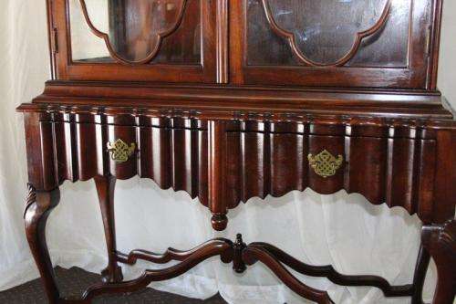 A MAGNIFICENT ANTIQUE "DOUBLE GABLED" BALL AND CLAW CABINET ON A STAND WITH SUPERB DETAILING