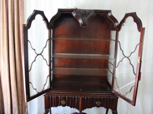 A MAGNIFICENT ANTIQUE "DOUBLE GABLED" BALL AND CLAW CABINET ON A STAND WITH SUPERB DETAILING