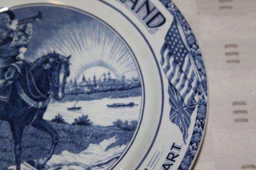 AN EXTREMELY RARE SOCIETE CERAMIQUE MAASTRICHT "HERRIJZEND NEDERLAND" LIBERATION COMMEMORATIVE PLATE