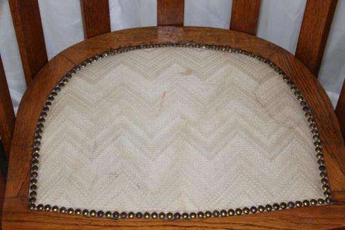 AN EXQUISITE ANTIQUE OAK "BARREL CHAIR" WITH AN UPHOLSTERED SEAT IN STUNNING CONDITION