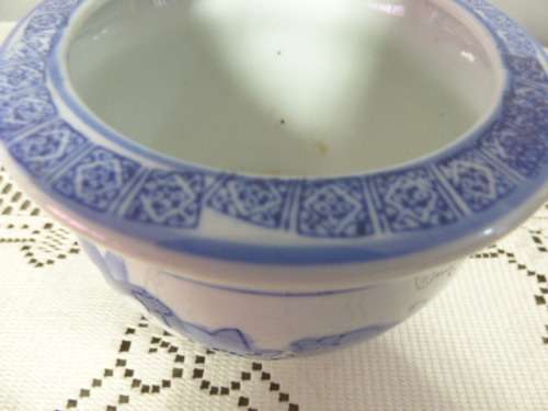 A LOVELY "BLUE AND WHITE" CERAMIC PLANTER POT. GORGEOUS ON DISPLAY IN YOUR HOME/OFFICE!!!