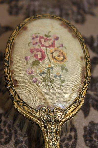 THREE AWESOME VINTAGE/ ANTIQUE? VANITY TABLE (2x) HAND MIRRORS AND A BRUSH SET bid/item