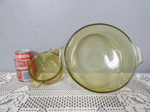 2 LOVELY MADE IN MEXICO COLOURED GLASS BOWLS!!! STUNNING ON YOUR TABLE!!