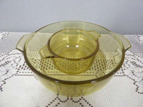2 LOVELY MADE IN MEXICO COLOURED GLASS BOWLS!!! STUNNING ON YOUR TABLE!!