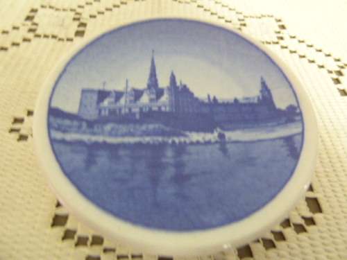 A WONDERFUL COLLECTION OF 5 PORCELAIN ROYAL COPENHAGEN WALL PLATES - PERFECT FILLERS bid/plate