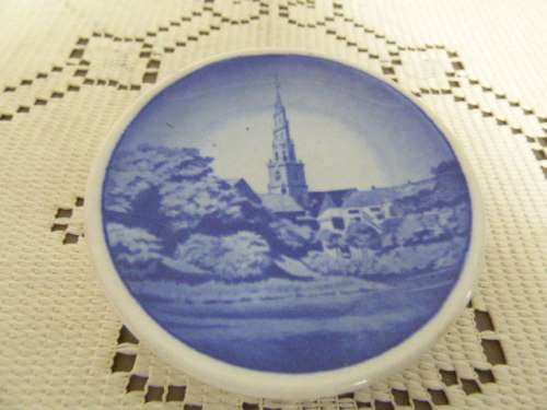 A WONDERFUL COLLECTION OF 5 PORCELAIN ROYAL COPENHAGEN WALL PLATES - PERFECT FILLERS bid/plate
