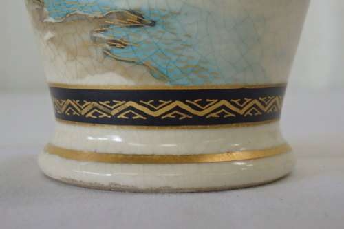 AN EXQUISITE JAPANESE SATSUMA PORCELAIN VASE WITH INCREDIBLE HAND PAINTED TRADITIONAL DETAILING