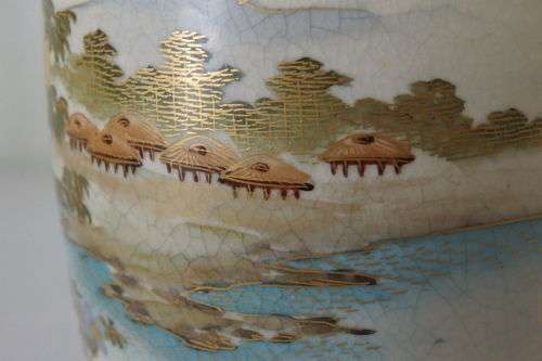 AN EXQUISITE JAPANESE SATSUMA PORCELAIN VASE WITH INCREDIBLE HAND PAINTED TRADITIONAL DETAILING