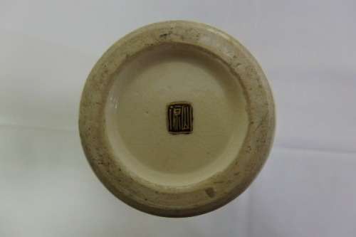 AN EXQUISITE JAPANESE SATSUMA PORCELAIN VASE WITH INCREDIBLE HAND PAINTED TRADITIONAL DETAILING