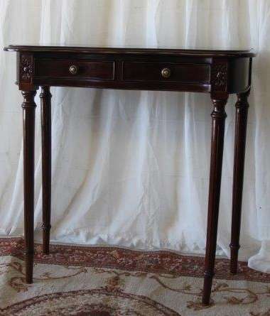 A STYLISH ROSEWOOD HALLWAY TABLE WITH EXQUISITE REEDED LEGS AND TWO DRAWERS