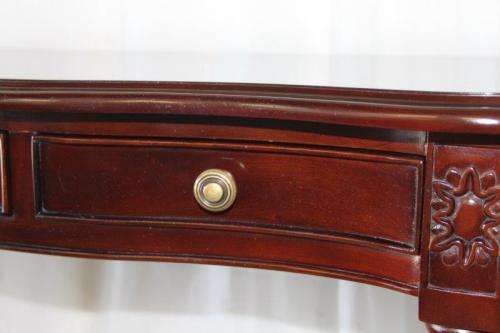 A STYLISH ROSEWOOD HALLWAY TABLE WITH EXQUISITE REEDED LEGS AND TWO DRAWERS
