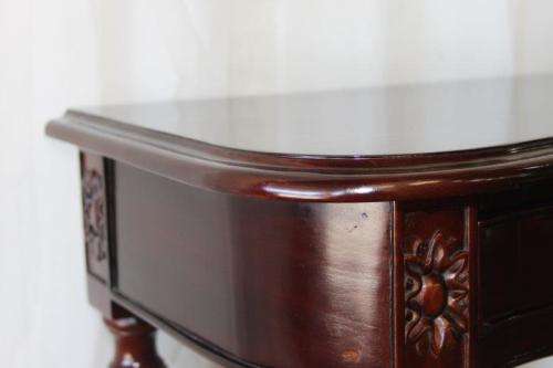 A STYLISH ROSEWOOD HALLWAY TABLE WITH EXQUISITE REEDED LEGS AND TWO DRAWERS