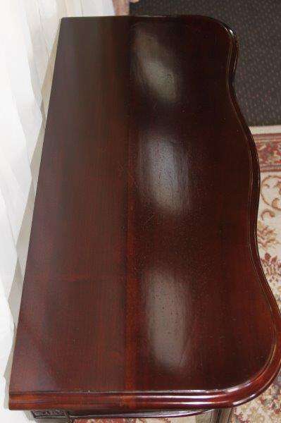 A STYLISH ROSEWOOD HALLWAY TABLE WITH EXQUISITE REEDED LEGS AND TWO DRAWERS