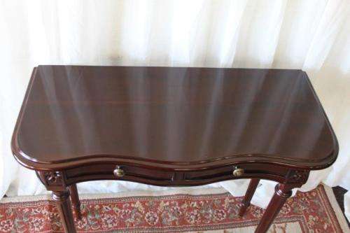 A STYLISH ROSEWOOD HALLWAY TABLE WITH EXQUISITE REEDED LEGS AND TWO DRAWERS