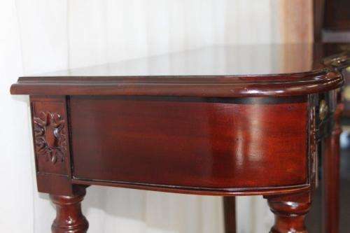 A STYLISH ROSEWOOD HALLWAY TABLE WITH EXQUISITE REEDED LEGS AND TWO DRAWERS