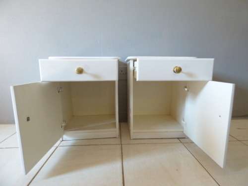 ALOVELY MATCHING PAIR OF BEDSIDE PEDESTALS, GREAT FOR HOLIDAY HOMES!Bid/ped
