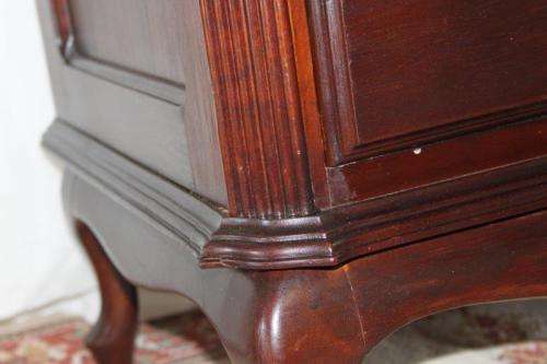 A GORGEOUS ANTIQUE QUEEN ANNE PEDESTAL CHEST OF DRAWERS IN STUNNING CONDITION