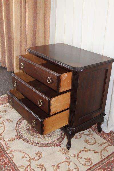 A GORGEOUS ANTIQUE QUEEN ANNE PEDESTAL CHEST OF DRAWERS IN STUNNING CONDITION