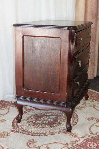 A GORGEOUS ANTIQUE QUEEN ANNE PEDESTAL CHEST OF DRAWERS IN STUNNING CONDITION