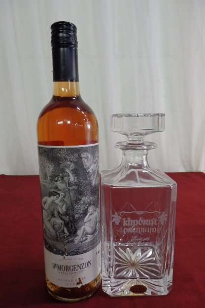 A SUPERB LEAD CUT CRYSTAL VITRIA "KLIPDRIFT PREMIUM" BRANDED DECANTER IN EXCELLENT CONDITION