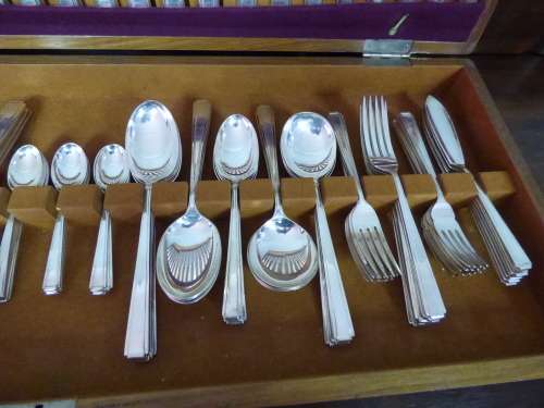 A MAGNIFICENT VINTAGE 117 PIECE COOPER BROs & SONS EPNS CUTLERY SET IN A WOODEN DISPLAY CADDY!