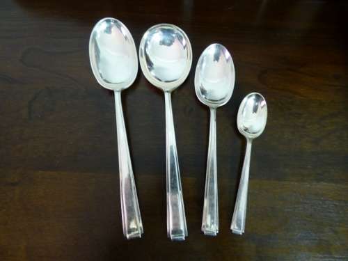 A MAGNIFICENT VINTAGE 117 PIECE COOPER BROs & SONS EPNS CUTLERY SET IN A WOODEN DISPLAY CADDY!