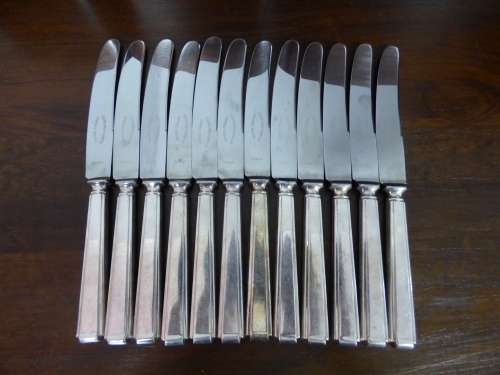 A MAGNIFICENT VINTAGE 117 PIECE COOPER BROs & SONS EPNS CUTLERY SET IN A WOODEN DISPLAY CADDY!