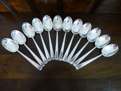 A MAGNIFICENT VINTAGE 117 PIECE COOPER BROs & SONS EPNS CUTLERY SET IN A WOODEN DISPLAY CADDY!