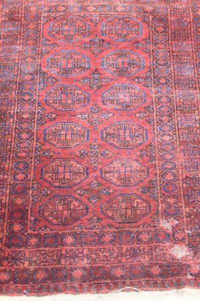 AN INCREDIBLE ANTIQUE PERSIAN CARPET (1.9m 1.35m) IN TRADITIONAL DEEP RED & BLUE COLOURS