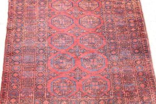 AN INCREDIBLE ANTIQUE PERSIAN CARPET (1.9m 1.35m) IN TRADITIONAL DEEP RED & BLUE COLOURS