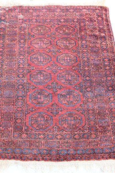 AN INCREDIBLE ANTIQUE PERSIAN CARPET (1.9m 1.35m) IN TRADITIONAL DEEP RED & BLUE COLOURS
