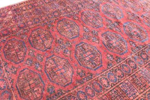AN INCREDIBLE ANTIQUE PERSIAN CARPET (1.9m 1.35m) IN TRADITIONAL DEEP RED & BLUE COLOURS