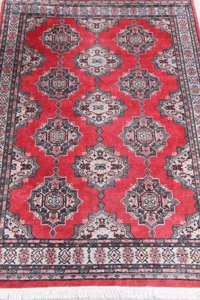 ***ABSOLUTE BARGAIN** A TRULY SPECTACULAR (2.7m x 1.8m) PAKISTANI TRADITIONAL BUKHARA PERSIAN CARPET