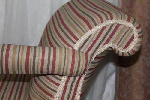 A MAGNIFICENT ANTIQUE EDWARDIAN WALNUT CARVED CHAISE-LONGUE SOFA ON ITS ORIGINAL CASTORS