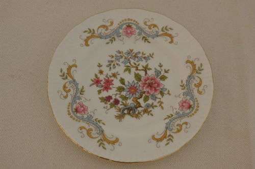 AN AWESOME ROYAL STANDARD "MANDARIN" PATTERN FINE BONE CHINA TRIO INCLUDING CUP, SAUCER AND PLATE