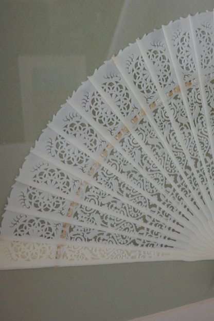 TWO EXQUISITE BOXED FRAMED ANTIQUE VICTORIAN LADIES HAND FANS IN FABULOUS CONDITION bid/fan