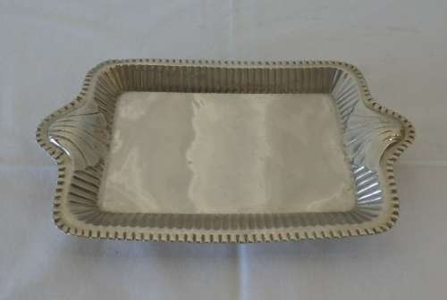 AN ELEGANT ANTIQUE ORNATE WALKER AND HALL LIDDED SILVER PLATED BUTTER DISH