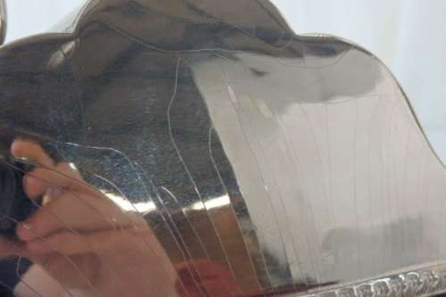 AN ELEGANT ANTIQUE ORNATE WALKER AND HALL LIDDED SILVER PLATED BUTTER DISH