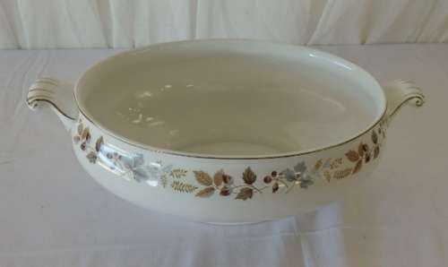 A STUNNING ENGLISH MADE ALFRED MEAKIN GLO-WHITE SERIES LARGE PORCELAIN LIDDED TUREEN