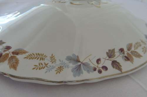 A STUNNING ENGLISH MADE ALFRED MEAKIN GLO-WHITE SERIES LARGE PORCELAIN LIDDED TUREEN