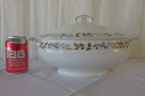 A STUNNING ENGLISH MADE ALFRED MEAKIN GLO-WHITE SERIES LARGE PORCELAIN LIDDED TUREEN