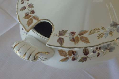 A STUNNING ENGLISH MADE ALFRED MEAKIN GLO-WHITE SERIES LARGE PORCELAIN LIDDED TUREEN