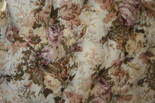 A FABULOUS VICTORIAN STYLED SOFA COUCH WITH DEEP BUTTON DETAILING AND ROLLED PADDED ARMRESTS