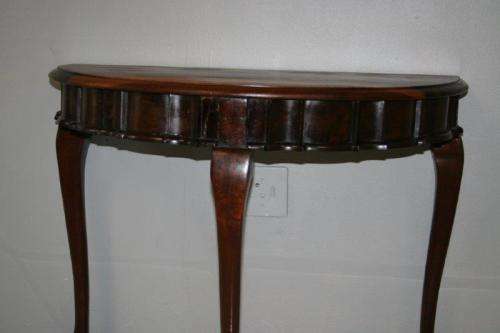 A BEAUTIFUL VINTAGE BALL & CLAW IMBUIA HALF MOON DISPLAY/OCCASIONAL TABLE. GORGEOUS IN AN ENTRANCE!!