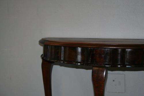 A BEAUTIFUL VINTAGE BALL & CLAW IMBUIA HALF MOON DISPLAY/OCCASIONAL TABLE. GORGEOUS IN AN ENTRANCE!!
