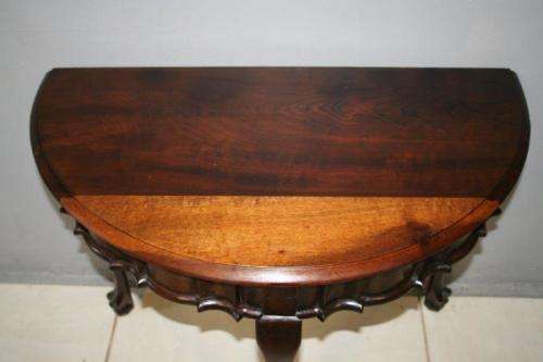 A BEAUTIFUL VINTAGE BALL & CLAW IMBUIA HALF MOON DISPLAY/OCCASIONAL TABLE. GORGEOUS IN AN ENTRANCE!!