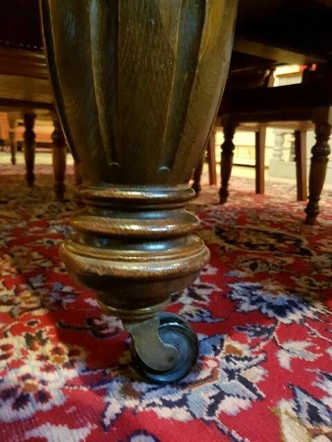 ABSOLUTELY SPECTACULAR OAK 8-SEATER EXTENDABLE DINING ROOM SUITE c/w LUXURIOUSLY UPHOLSTERED CHAIRS