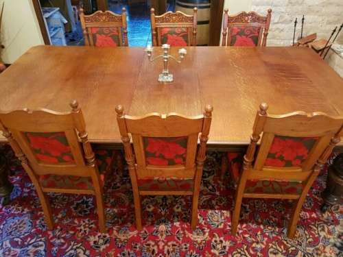 ABSOLUTELY SPECTACULAR OAK 8-SEATER EXTENDABLE DINING ROOM SUITE c/w LUXURIOUSLY UPHOLSTERED CHAIRS
