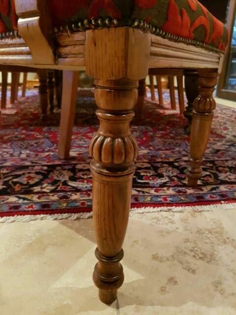 ABSOLUTELY SPECTACULAR OAK 8-SEATER EXTENDABLE DINING ROOM SUITE c/w LUXURIOUSLY UPHOLSTERED CHAIRS