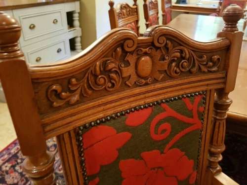 ABSOLUTELY SPECTACULAR OAK 8-SEATER EXTENDABLE DINING ROOM SUITE c/w LUXURIOUSLY UPHOLSTERED CHAIRS